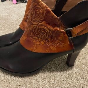 L'Artiste by Spring Step Lora ankle boots 
In size 41 NEW